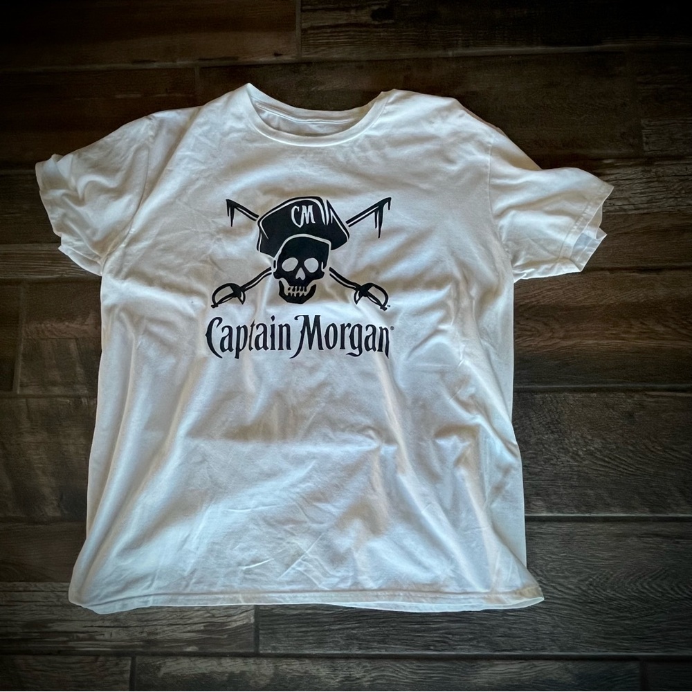 Captain Morgan Chill Like a Captain white graphic t shirt XL